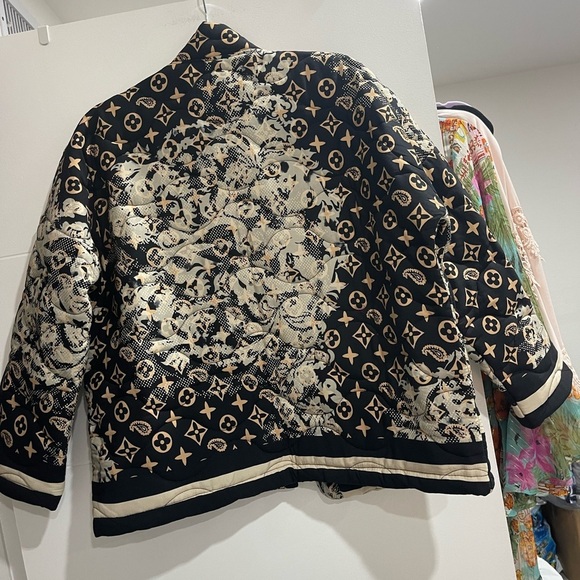 New Jacket one size fits all - Picture 3 of 4